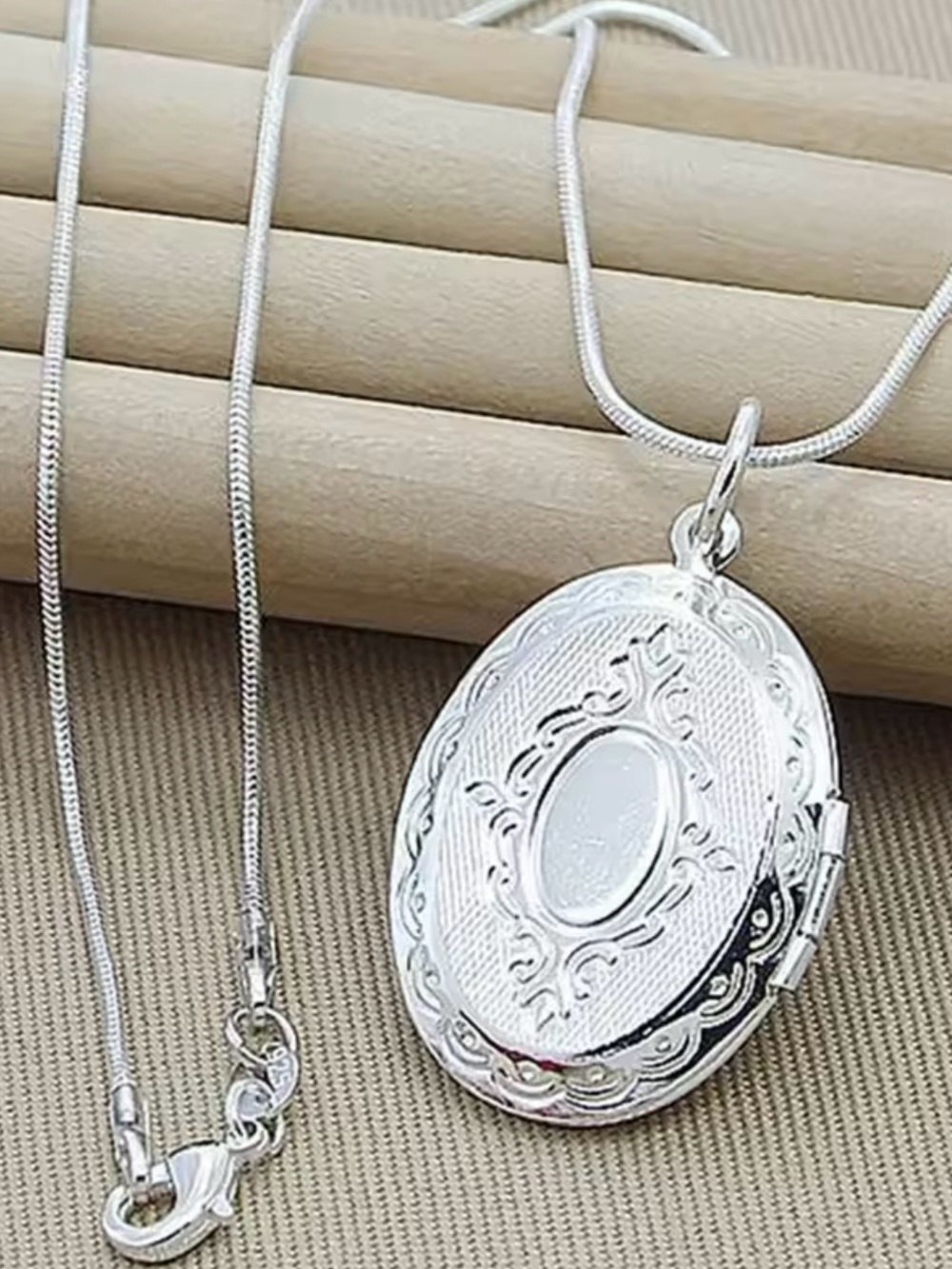 925 Sterling Silver Oval Locket Necklace  20” chain 1.5” locket